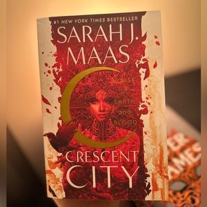 Crescent City — Sarah J. Maas